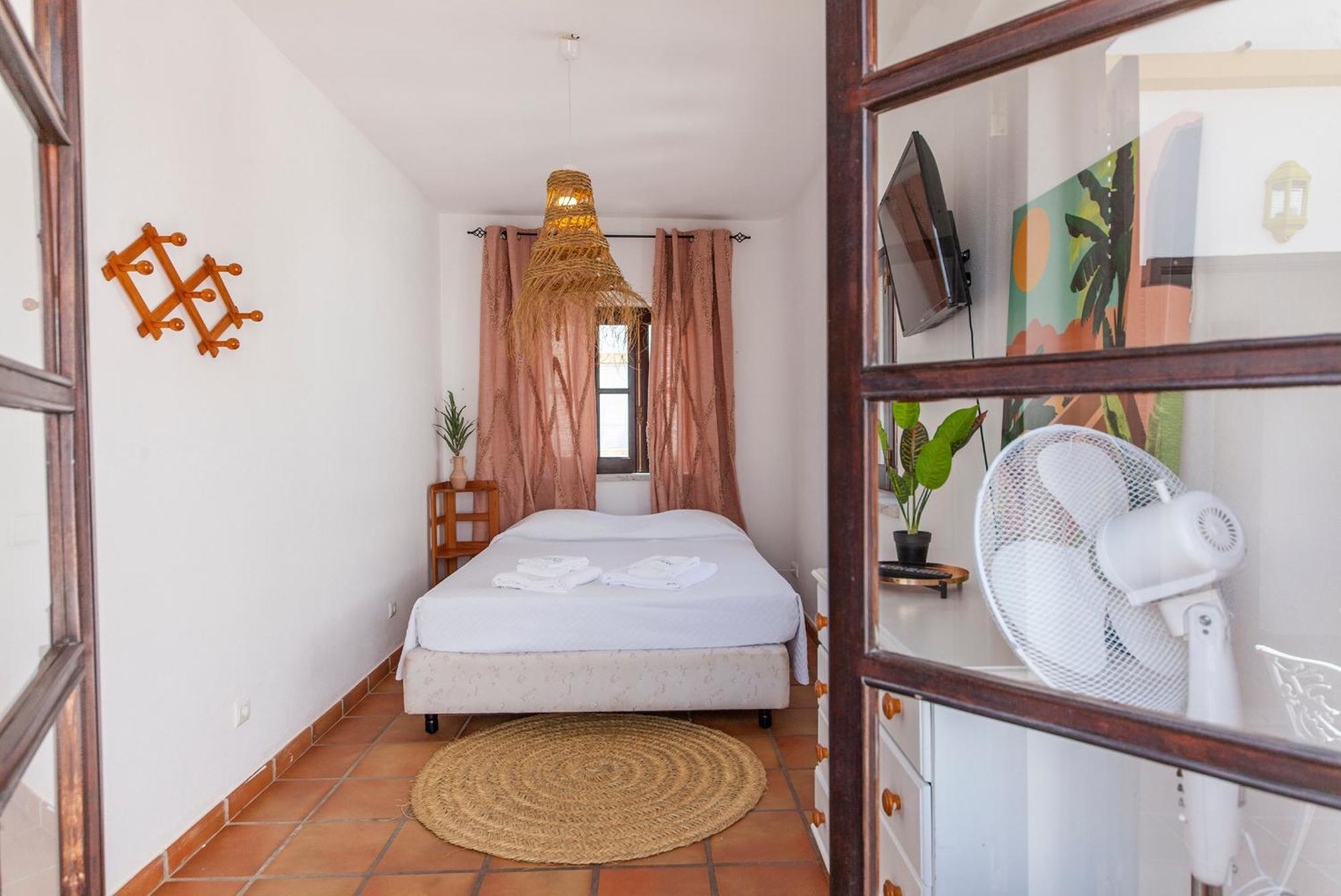 J - Casa Do Farol Guesthouse Лагос Стая снимка