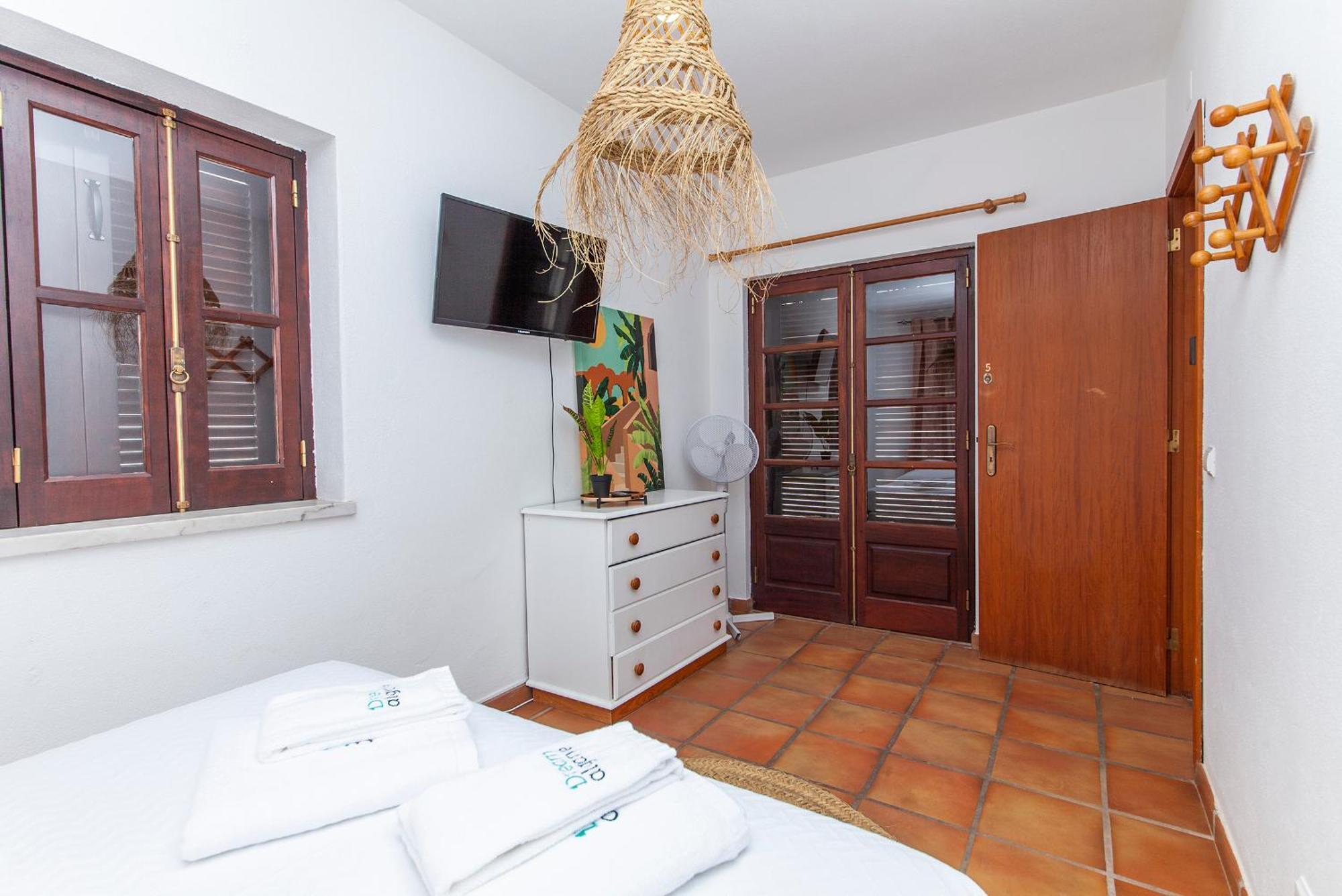 J - Casa Do Farol Guesthouse Лагос Стая снимка