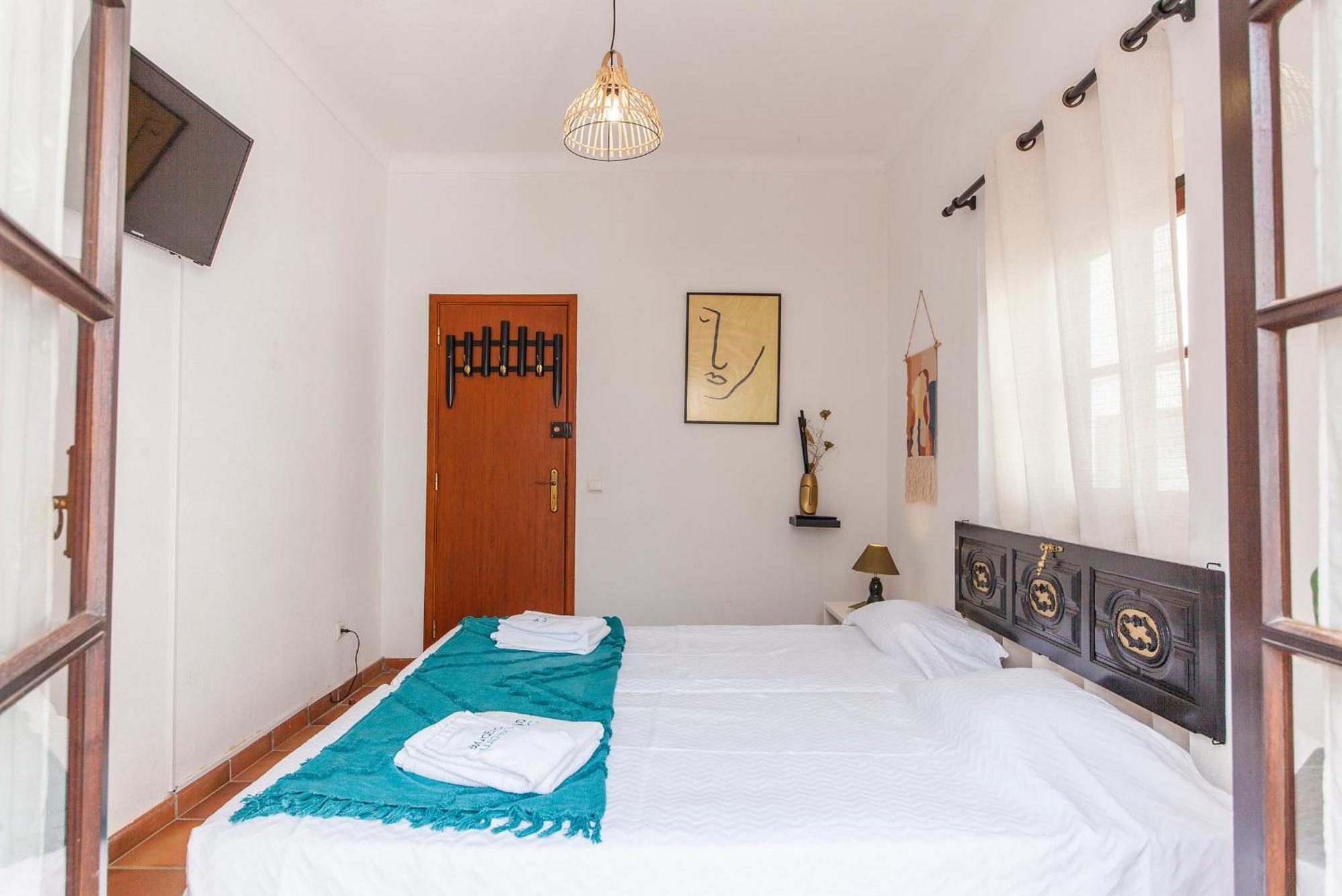 J - Casa Do Farol Guesthouse Лагос Стая снимка